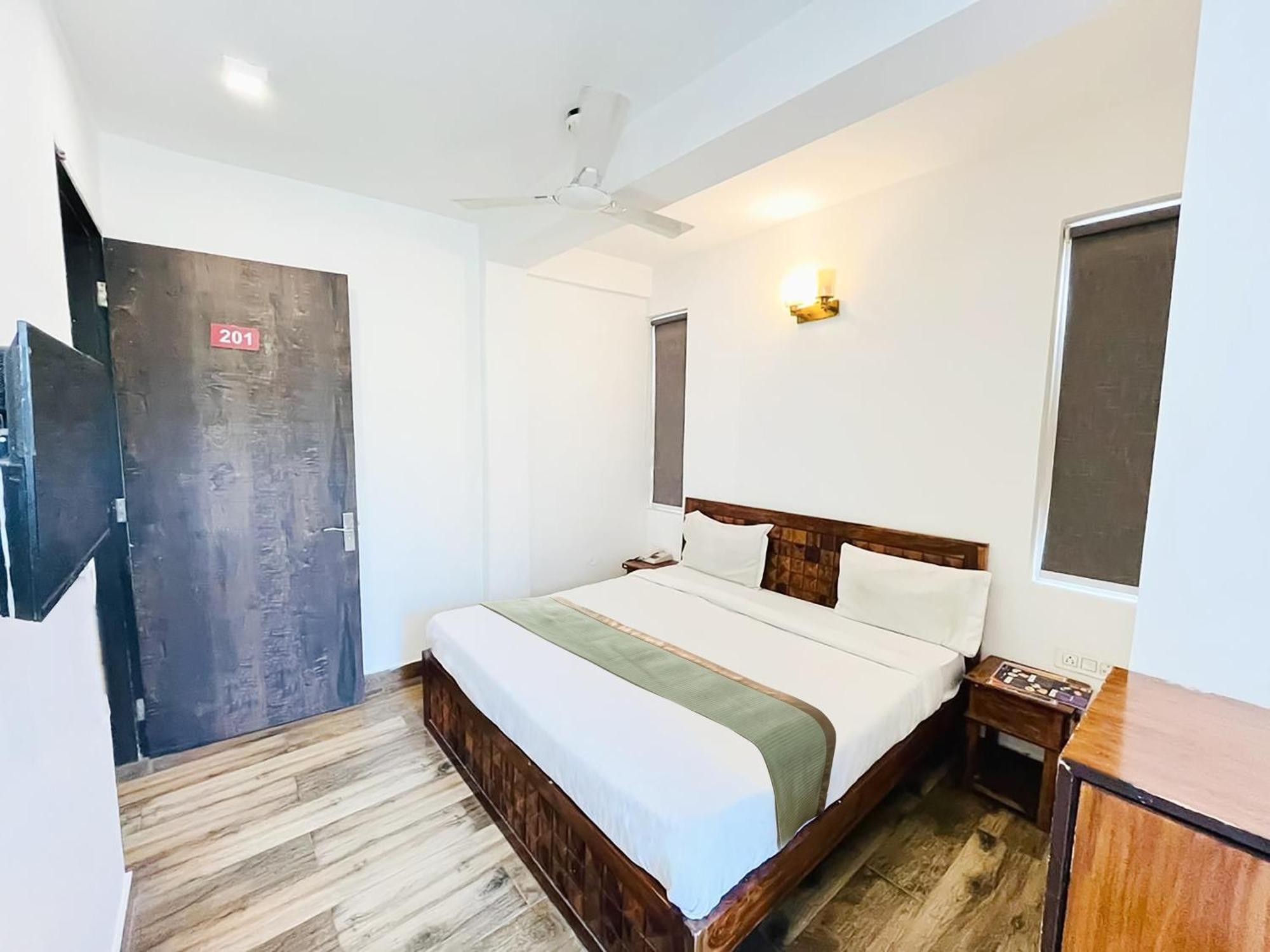 Hotel Blu - Saket Dlf Avenue นิวเดลี ภายนอก รูปภาพ